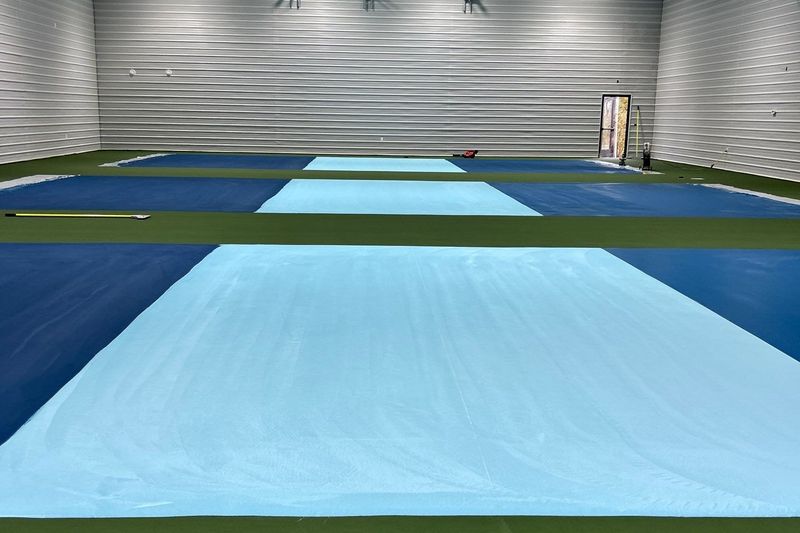 Green surround coat going down over the black base coat